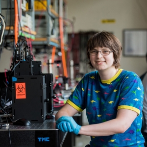 Nora Enright '19 in the Huang-Hobbs BioMaker Space. Image: Bearwalk