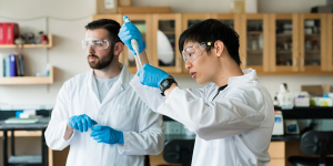 Steven Truong '20 (right), using pipette