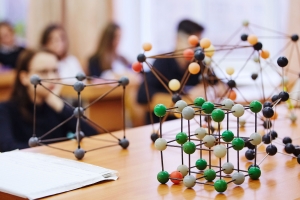 picture depicting a high school biology class